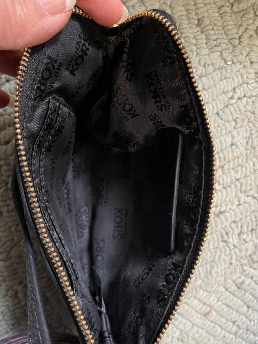 Michael Kors Jet Set Black Medium Three Quarter leather wristlet - Picture 5 of 6